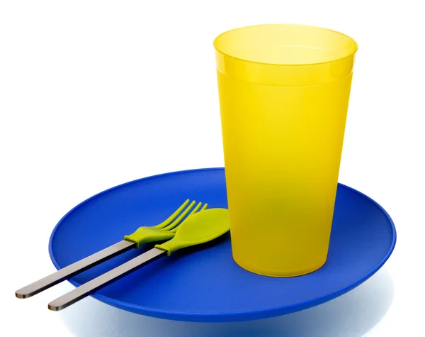 Assiette, tasse, cuillère et fourchette en plastique, isolée sur fond blanc — Photo